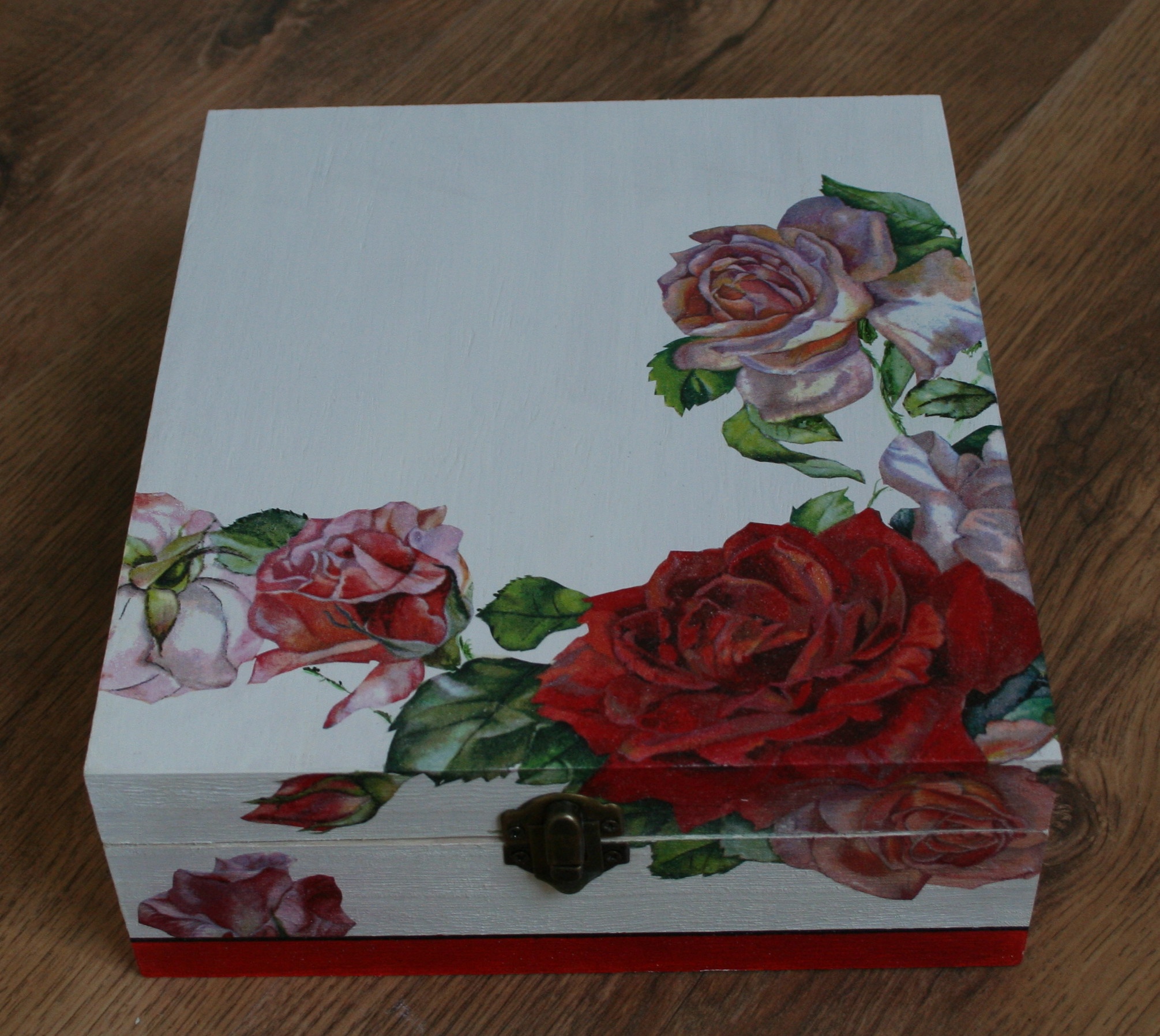 9 vaks theedoos met rozen 9 vaks theedoos met rozen