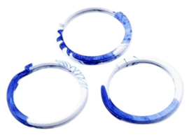 Metalen sleutelhangerring blauw/wit 30 mm.
