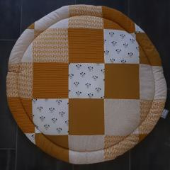 Boxkleed rond patchwork/blokken oker