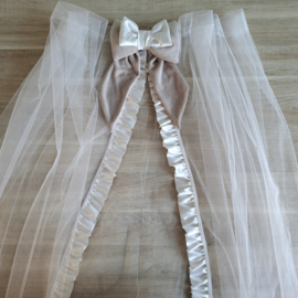 Sluier voor wieg of ledikant tule off-white met satijnen ruche en los striklint
