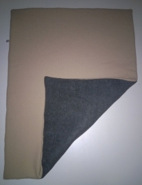 (V) Dekentje wafel/fleece beige/donkergrijs 60 x 80 cm