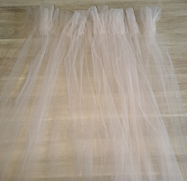 Sluier voor wieg of ledikant  tule extra breed lichtbeige
