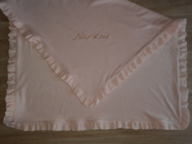 Dekentje wieg 75 x 100 cm nicky velours met hydrofiele ruche en naam geborduurd
