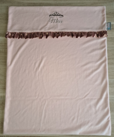 Dekentje nicky velours met satijnen ruche en tiara met naam geborduurd 60  x 80 cm