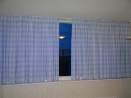 Gordijnen grote ruit lichtblauw