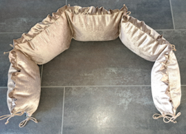 Halve boxrand kussens velvet croco met satijnen ruche en koordbevestiging