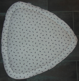 Boxkleed driehoek wafelkatoen/poplin veertjes off-white/zwart 100 cm
