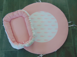 Set boxkleed en babynestje walvis roze/wit