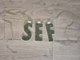 Letterslinger teddy bouclé op vilt