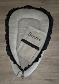 Babynestje nicky velours met satijnen ruche