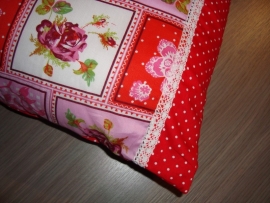 Kussenhoesje stippen en patchwork wit/roze/fuchsia/rood 40 x 40 cm