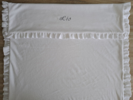 Dekentje wieg 75 x 100 cm nicky velours met hydrofiele ruche en naam geborduurd