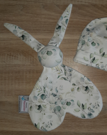 Knuffelkonijn eucalyptus boeket off-white/groentinten