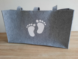 Vilten tas voor babyweegschaal met babyvoetjes