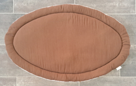 Boxkleed ovaal katoen veren/bladeren wit/zwart/oker - hydrofielstof cognac