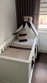 Sluier voor wieg of ledikant voile off-white met bies katoen de luxe en losse band met striklint