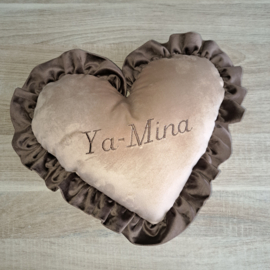 Sierkussen hart velours holland velvet goud met ruche velvet bruin en naam geborduurd