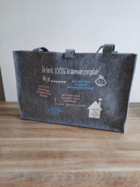 Vilten tas voor babyweegschaal met tekst wit/lichtroze/lichtblauw