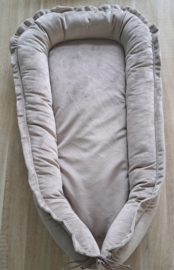 Babynestje velours holland velvet taupe met sierrandje