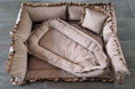 Boxrand 3-zijdig velours holland velvet taupe met satijnen ruches goud-taupe en koordbevestiging