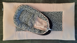 Set boxkleed en babynestje panterprint