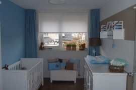 Babykamer lichtblauw met beige sterren