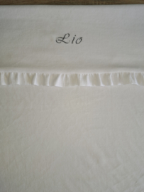 Dekentje wieg 75 x 100 cm nicky velours met hydrofiele ruche en naam geborduurd