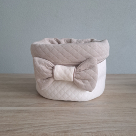Commodemandje rond met satijnen bies en strik tricot diamond