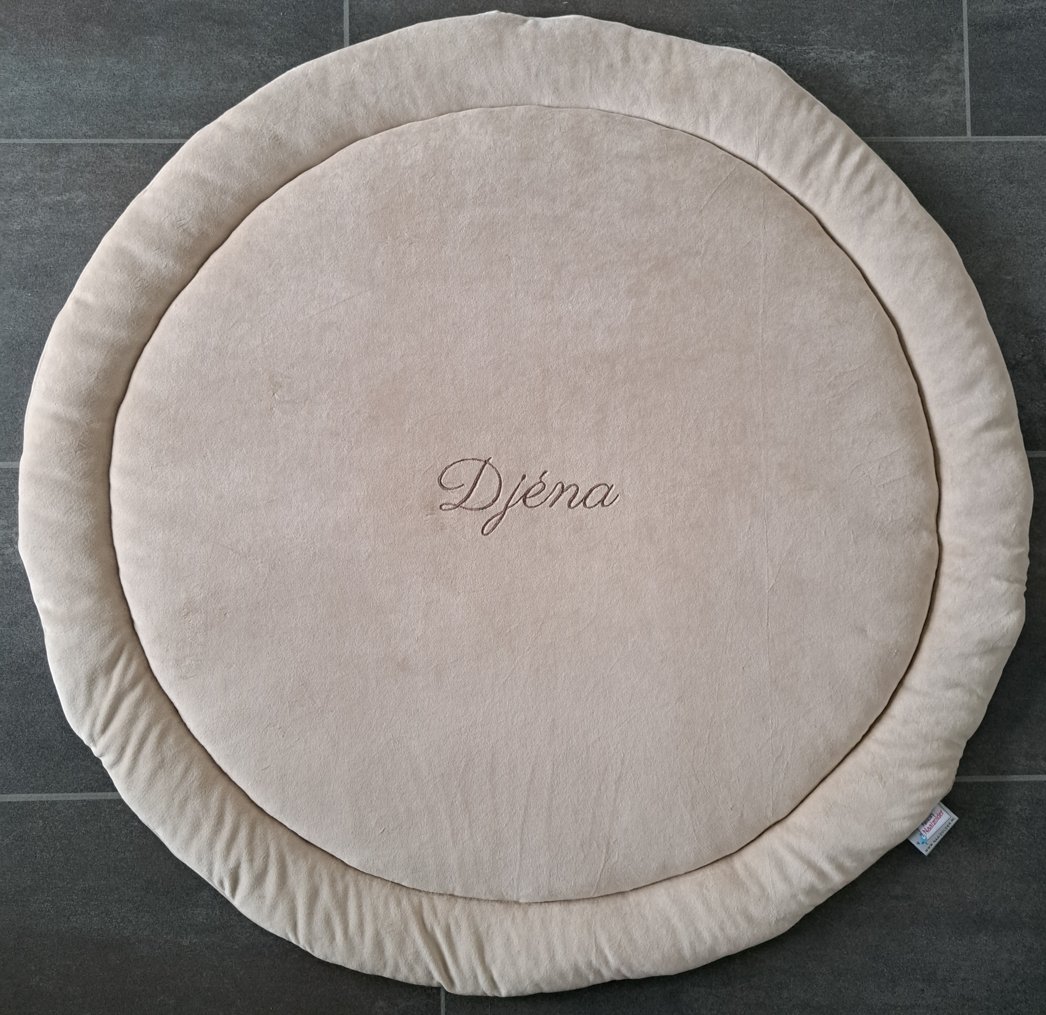 Boxkleed rond nicky velours geborduurd met naam