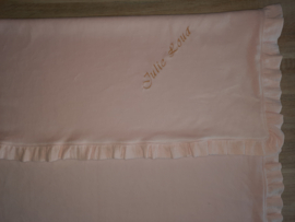 Dekentje wieg 75 x 100 cm nicky velours met hydrofiele ruche en naam geborduurd