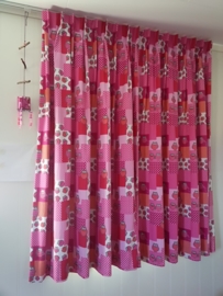 Gordijnen patchwork met uiltjes roze