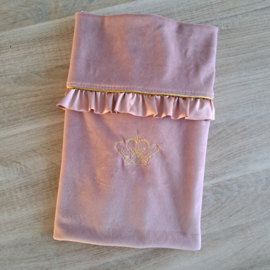 Dekentje nicky velours met satijnen ruche, gouden biesje en geborduurd kroontje 60  x 80 cm