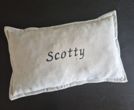 Kussen nicky velours met sierrandje en naam geborduurd 30 x 50 cm