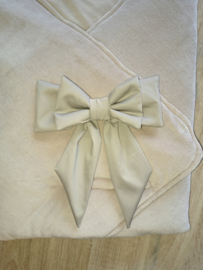 Omslagdoek nicky velours met klittenbandsluiting en katoenen strik