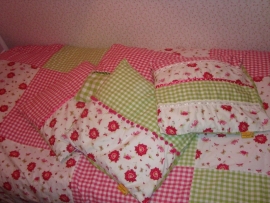 Kussenhoes bloemen en vlinders fuchsia/lime/wit