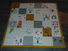 Speelkleed patchwork/ tekeningen oker/grijs