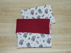 (V) Dekbedovertrekset 40 x 40 cm wafelkatoen bordo/katoen roosjes wit-oudroze-groen