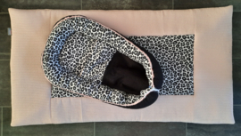 Set boxkleed en babynestje panterprint