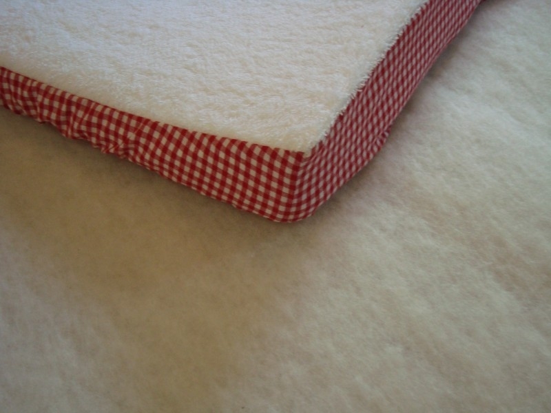 Aankleedkussenhoes wit met molen rood/wit in opdracht | Patricia's Naaizolder