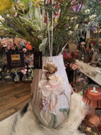 Bloemenmeisje hanger