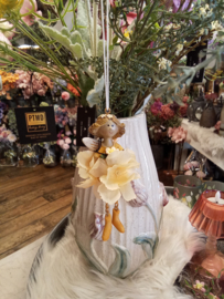 Bloemenmeisje hanger