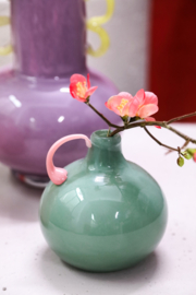 groen vaasje met roze handgreepje PTMD