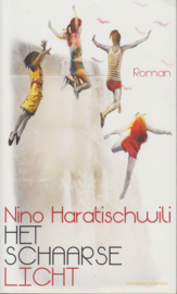 Het schaarse licht, Nino Haratischwili