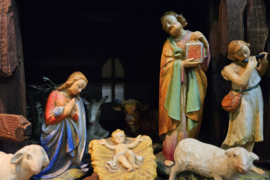 Gips 11:   Oude Kerstgroep  (19dlg) 19cmH