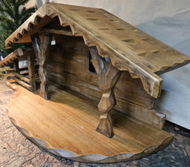 Kst-OUD-15: Kerststal met houtsnijwerk 28cm hoog