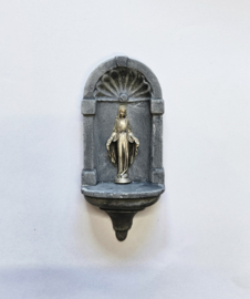 Ger-05: Ornament Nis met Mariabeeldje (4 x 9cm)