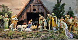 Gips 11:   Oude Kerstgroep  (19dlg) 19cmH