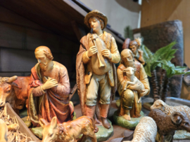 Gips 22f:  Oude Kerstgroep  (20dlg) 23cmH