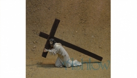 Ps28  Jezus valt onder het kruis