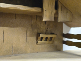 Kst-OUD-11: KERSTSTAL met houtsnijwerk-details